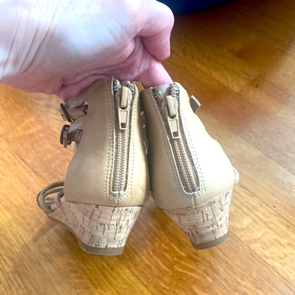 ESPRIT beige sandals – very good condition, size 7 with cork heel. Zipper back. - Picture 4 of 8